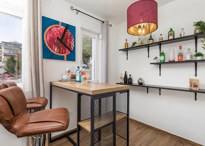 Ines Villa Icici